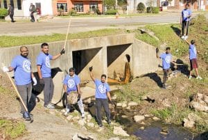 sau-mmb-spring-big-splash_international-students-clearing-culvert